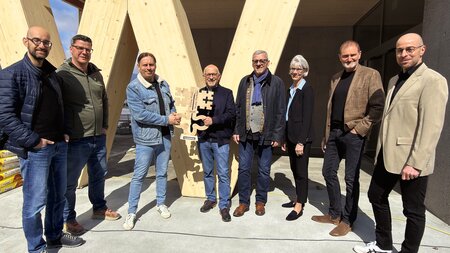 Schlüsselübergabe neue Werkstätte