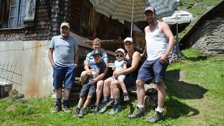 Das Älplerleben – eine traditionelle, von harter körperlicher Arbeit geprägte Lebensform in den Bergen